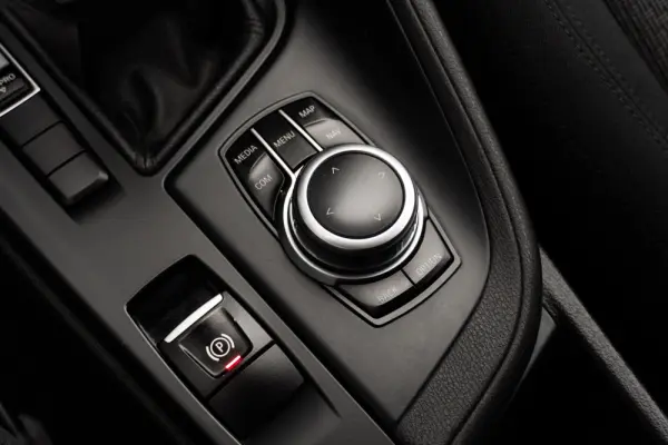 BMW X1 16 d sDrive Advantage 23