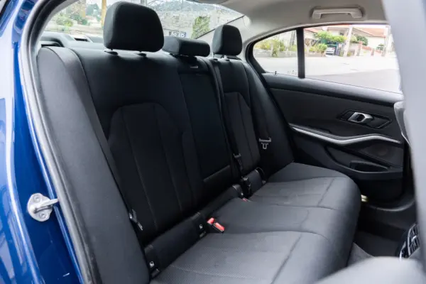 BMW 330 e Line Luxury Auto 36