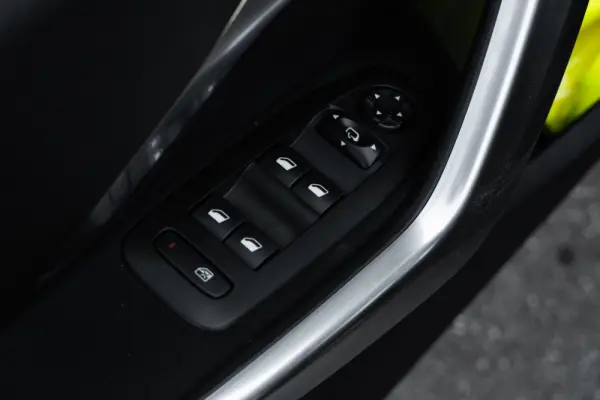 Peugeot 2008 1.2 PureTech Allure 36