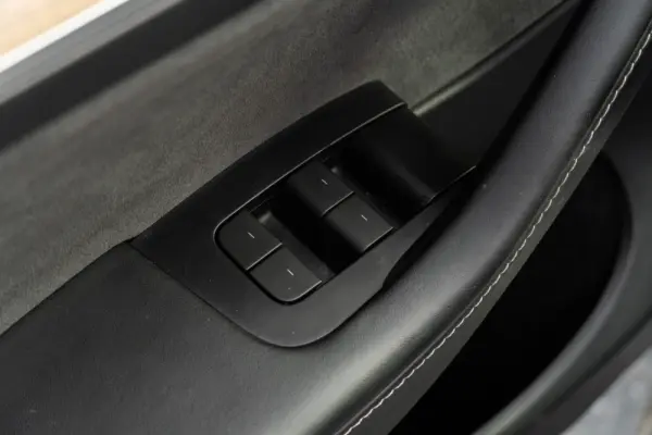 Tesla Model Y Long Range Dual Motor AWD 46
