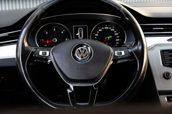 Volkswagen Passat Variant 1.6 TDI Confortline DSG 11