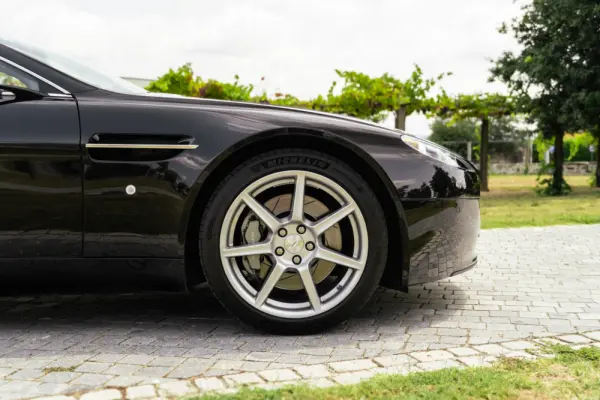 Aston Martin Vantage Coupe Sportshift 23