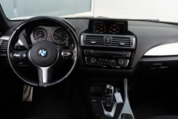 BMW 116 d Pack M Auto 10