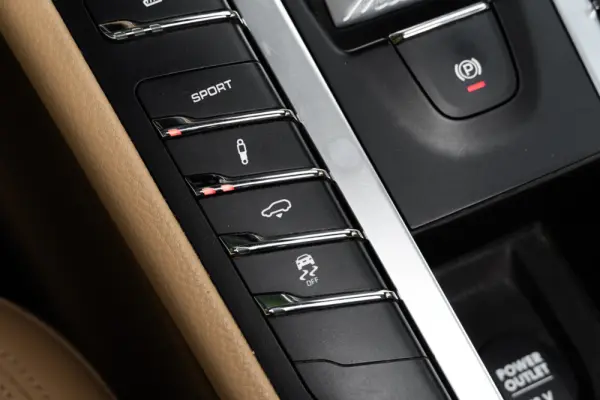 Porsche Macan PDK 23