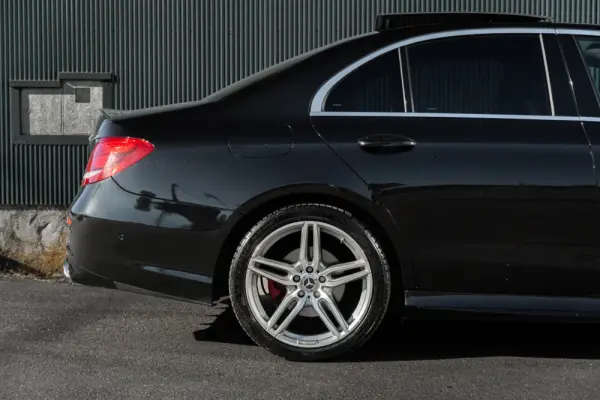 Mercedes-Benz E 220 d Avantgarde 37