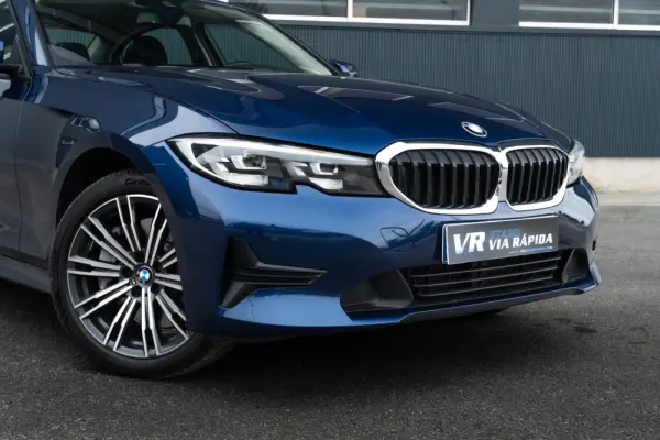 BMW 330 e Line Luxury Auto 28