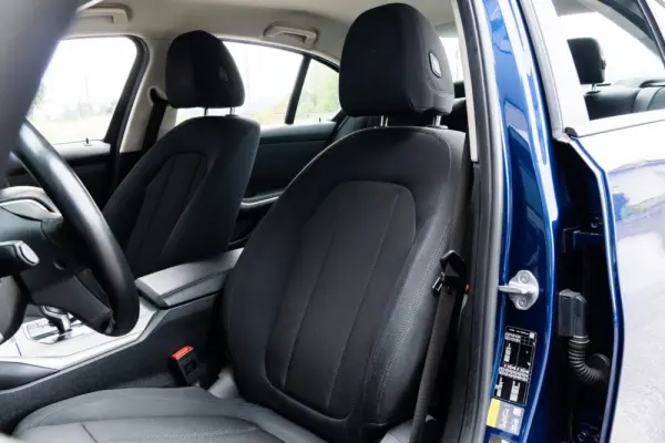 BMW 330 e Line Luxury Auto 8