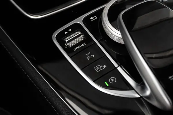 Mercedes-Benz E 220 D Avantgarde 28