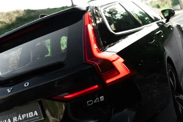 Volvo V90 2.0 D4 R-Design Geartronic 36