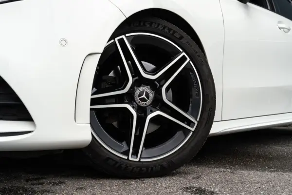 Mercedes-Benz A 180 d AMG Line Aut. 28