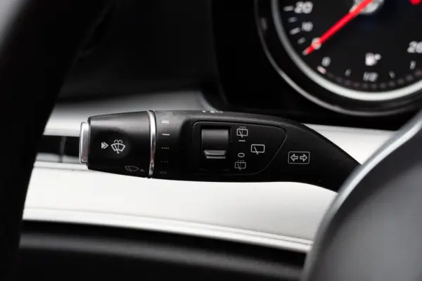 Mercedes-Benz E 220 D Avantgarde 42