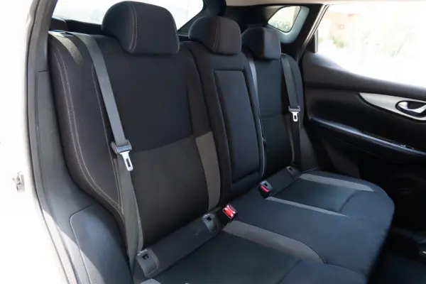 Nissan Qashqai 1.5 dCi N-Connecta J18 9
