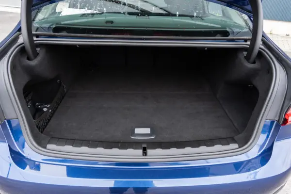 BMW 330 e Line Luxury Auto 44