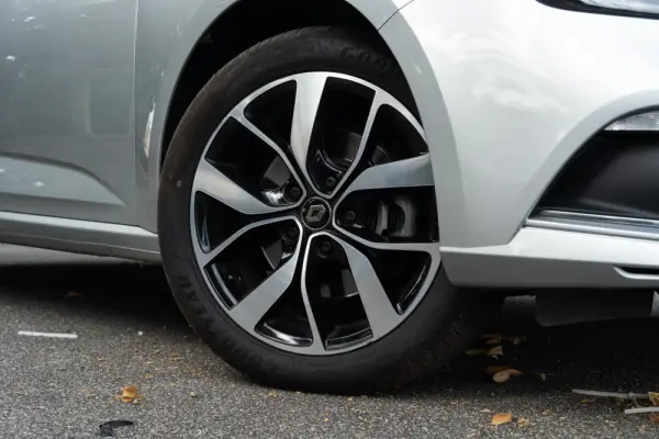 Renault Mégane Sport Tourer 1.3 TCe Bose Edition EDC 23