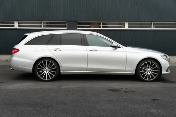 Mercedes-Benz E 220 D Avantgarde 37
