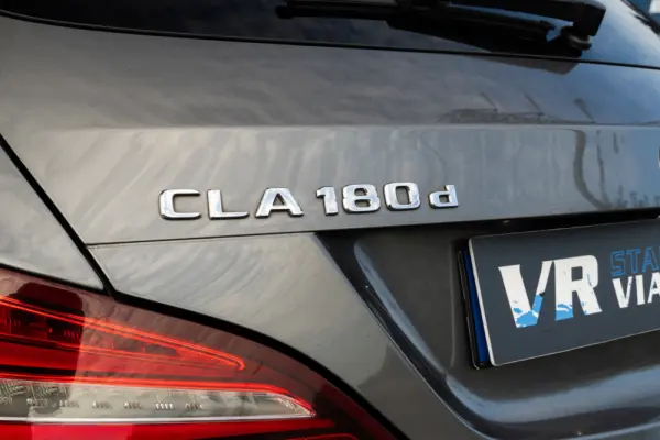 Mercedes-Benz CLA 180 d Shooting Brake AMG Line 44