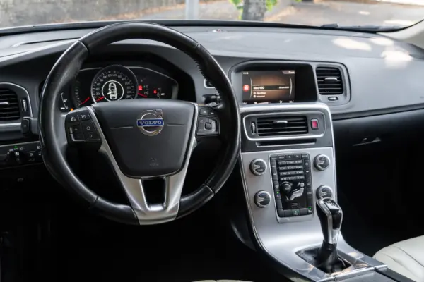 Volvo V60 Cross Country 2.0 D3 Momentum 7