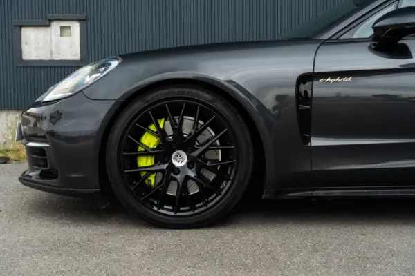Porsche Panamera Sport Turismo 4 E-Hybrid Platinum Edition PDLS 38