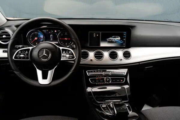 Mercedes-Benz E 220 D Avantgarde 11