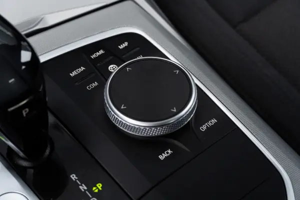 BMW 330 e Line Luxury Auto 24