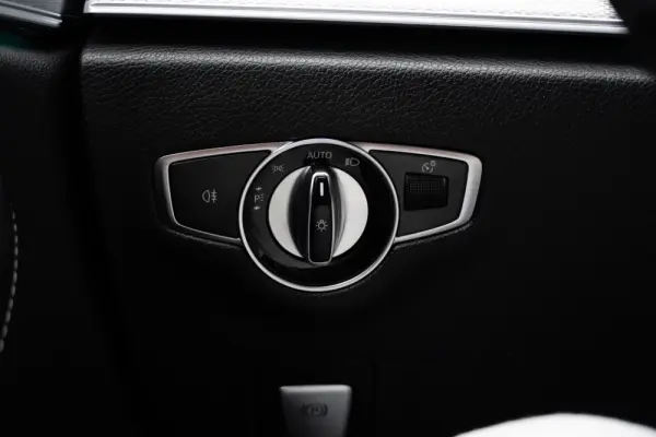 Mercedes-Benz E 220 D Avantgarde 48