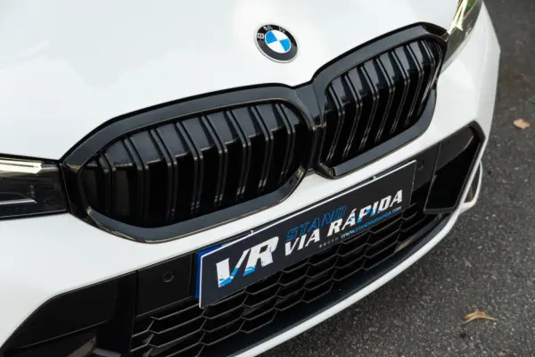 BMW 318 d Pack Desportivo M Pro Auto 32