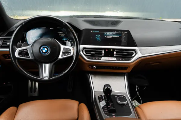 BMW 330 e Pack M Auto 9