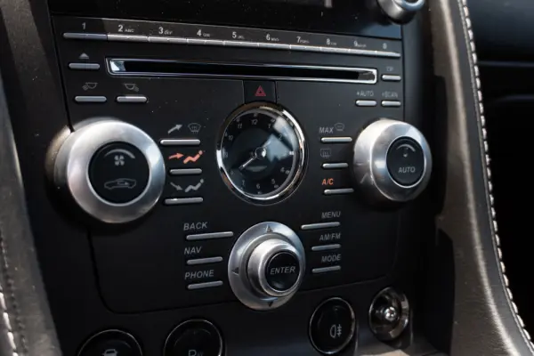 Aston Martin Vantage Coupe Sportshift 13