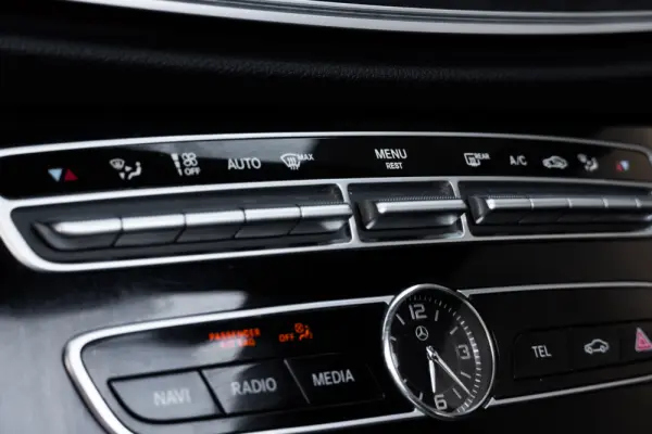 Mercedes-Benz E 220 d Avantgarde 23