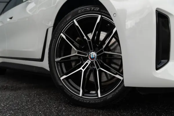 BMW i4 eDrive40 32