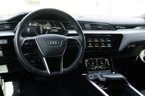 Audi e-tron Sportback 55 quattro S line 7