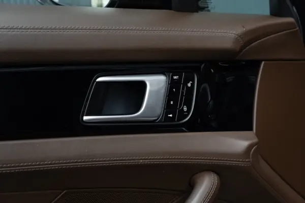 Porsche Panamera Sport Turismo 4 E-Hybrid Platinum Edition PDLS 49