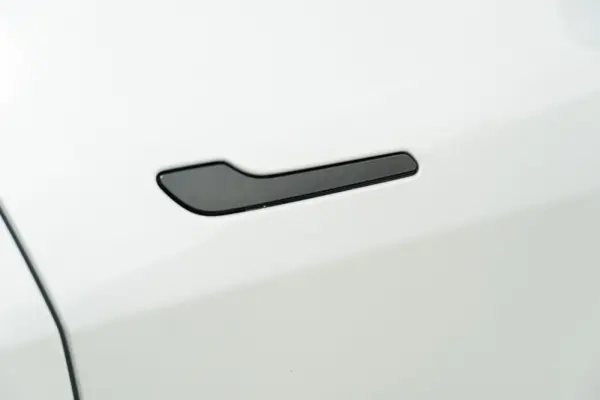 Tesla Model Y Long Range Dual Motor AWD 53