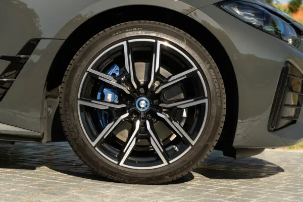 BMW i4 eDrive35 Pack Desportivo M 38