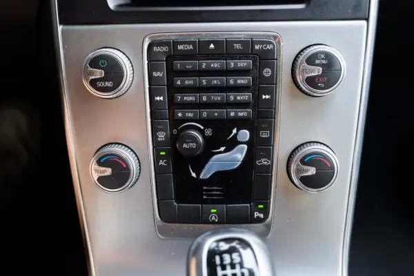 Volvo V60 Cross Country 2.0 D3 Momentum 16