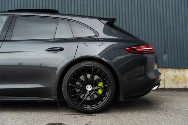 Porsche Panamera Sport Turismo 4 E-Hybrid Platinum Edition PDLS 39