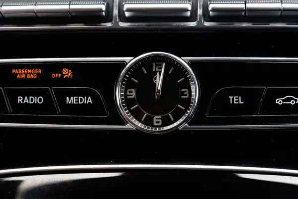 Mercedes-Benz E 220 D Avantgarde 24