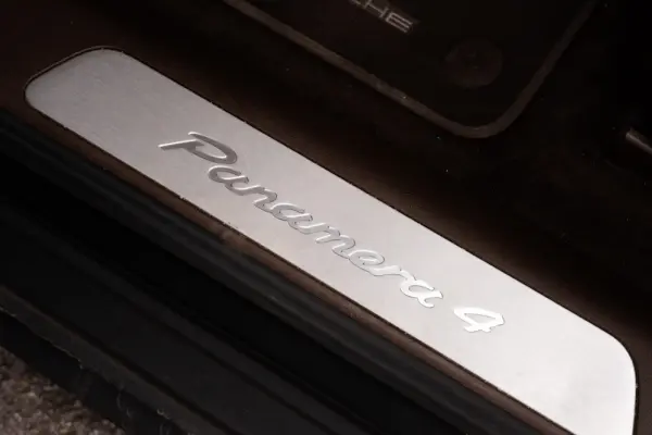 Porsche Panamera Sport Turismo 4 E-Hybrid Platinum Edition PDLS 52