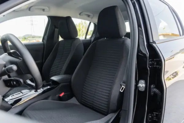 Peugeot 208 1.5 BlueHDi Allure 8
