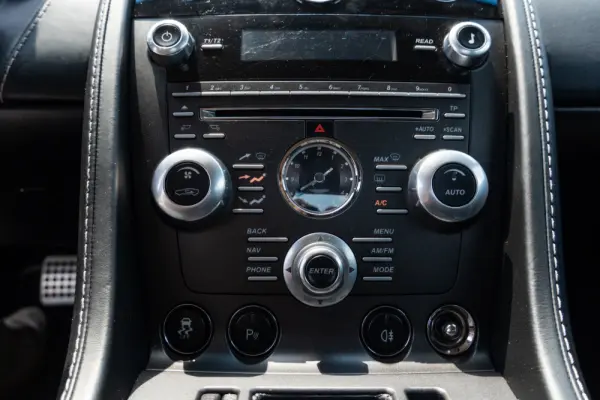 Aston Martin Vantage Coupe Sportshift 12