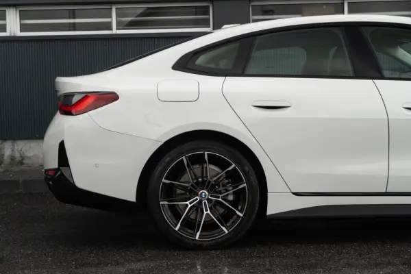 BMW i4 eDrive40 34