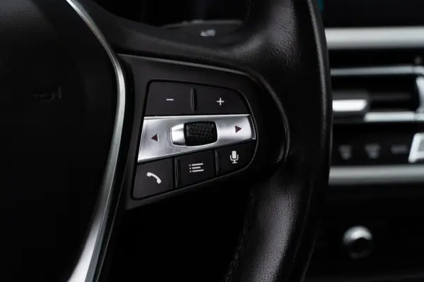 BMW 330 e Line Luxury Auto 38
