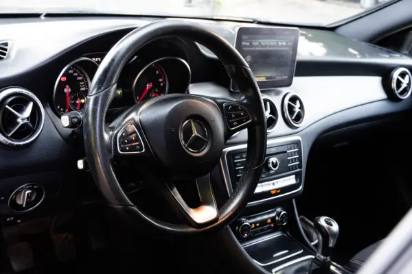 Mercedes-Benz CLA 180 d 7