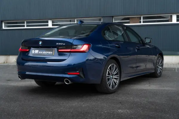 BMW 330 e Line Luxury Auto 4