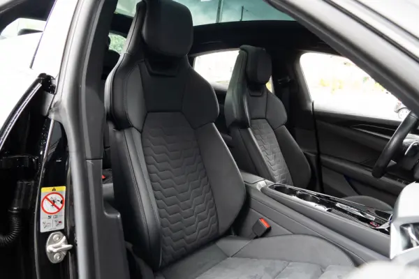 Audi e-tron GT quattro 8