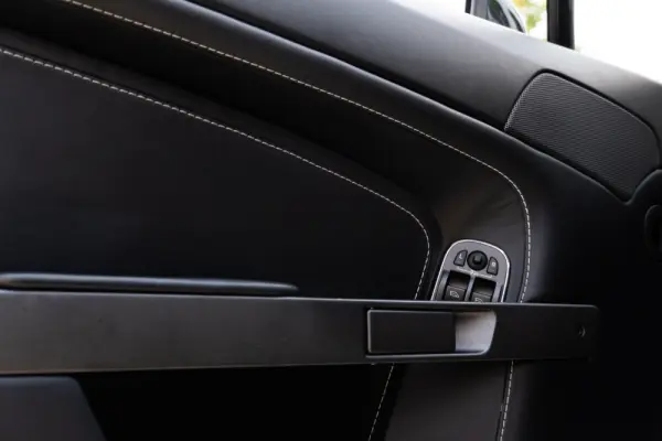 Aston Martin Vantage Coupe Sportshift 38