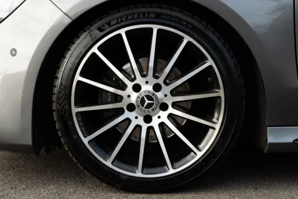 Mercedes-Benz CLA 180 d Shooting Brake AMG Line 42