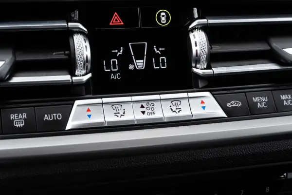 BMW 330 e Line Luxury Auto 21