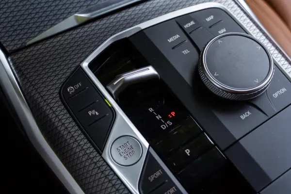 BMW 318 d Pack Desportivo M Pro Auto 26