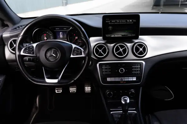 Mercedes-Benz CLA 180 d Shooting Brake AMG Line 7